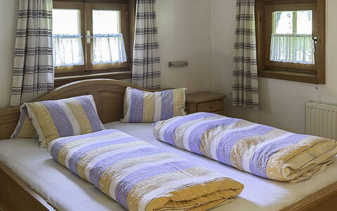 Schwaighof: Pavimentazione, Camera Da Letto, Bedding, Letto, Telaio Del Letto, Biancheria, Lenzuolo, Latifoglie, Materasso, Pavimento In Legno