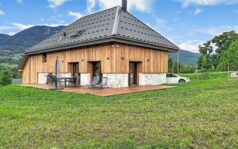 La Grange à Luc: Pavimentazione, Camera Da Letto, Bedding, Letto, Telaio Del Letto, Biancheria, Lenzuolo, Latifoglie, Materasso, Pavimento In Legno