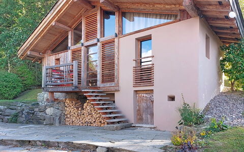 Le Hameau: Pavimentazione, Camera Da Letto, Bedding, Letto, Telaio Del Letto, Biancheria, Lenzuolo, Latifoglie, Materasso, Pavimento In Legno