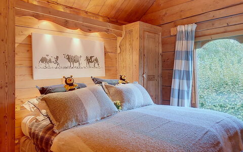 Le Hameau: Pavimentazione, Camera Da Letto, Bedding, Letto, Telaio Del Letto, Biancheria, Lenzuolo, Latifoglie, Materasso, Pavimento In Legno