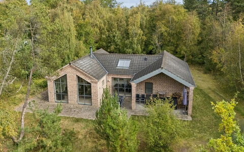 Evtim - 275M from the Sea: Legna, Villetta, Raccordo, Log Cabin, Color Legno, Latifoglie, Plank, Legname, Materiali Naturali, Edifici Giardino