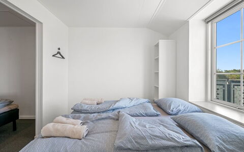 Tarm 689: Pavimento, Pavimentazione, Mobilia, Parete, Interior Design, Camera Da Letto, Legna, Soffitto, Letto, Camera