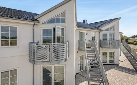 Tarm 689: Casa, Porta, Le Scale, Balcone, Estate, Corrimano, Finestra A Ghigliottina, Portico, Driveway, Raccordo