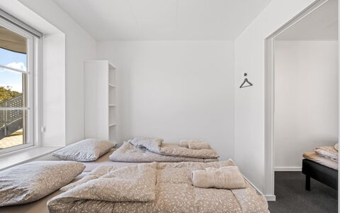 Alban - 50M to the Fjord: Parete, Pavimento, Camera Da Letto, Legna, Interior Design, Pavimentazione, Soffitto, Letto, Camera, Mobilia