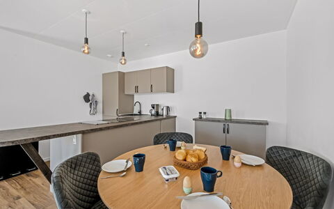 Apsolon - 50M to the Fjord: Interior Design, Mobilia, Pavimentazione, Parete, Pavimento, Legna, Soffitto, Controsoffitto, Camera, Cucina