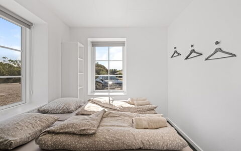 Apsolon - 50M to the Fjord: Parete, Legna, Camera Da Letto, Pavimento, Soffitto, Interior Design, Pavimentazione, Letto, Casa, Lenzuolo