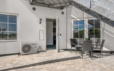 Apsolon - 50M to the Fjord: Casa, Materiale Composito, Porta, Le Scale, Corrimano, Calcestruzzo, Shade, Estate, Balcone, Deck