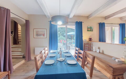 Moun Pantai: Mobilia, Interior Design, Sedia, Tavolo, Legna, Pavimentazione, Cucina & Sala Da Pranzo Tavolo, Sala Da Pranzo, Pavimento, Illuminazione