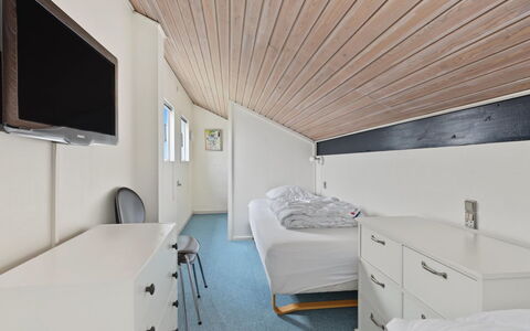 Kielo - 700M from the Sea: Interior Design, Soffitto, Legna, Camera Da Letto, Pavimento, Pavimentazione, Letto, Mobilia, Lenzuolo, Camera