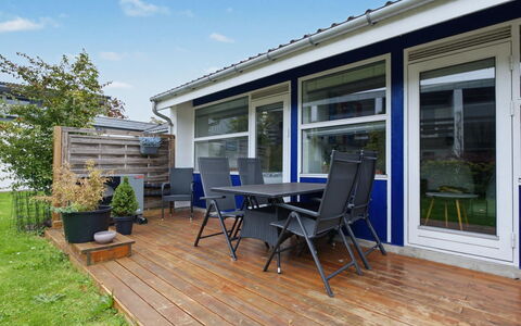 Kielo - 700M from the Sea: Legna, Mobilia, Porta, Shade, Mobili Da Esterno, Sedia, Deck, Latifoglie, Portico, Color Legno