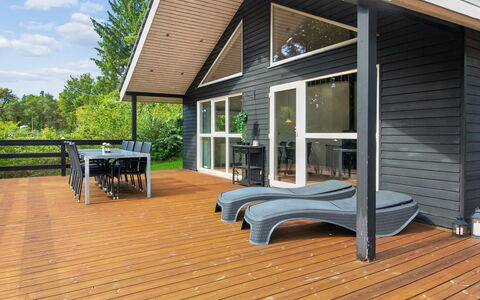 Elle: Legna, Pavimento In Legno, Latifoglie, Plank, Deck, Color Legno, Portico, Mobili Da Esterno, Shade, Villetta