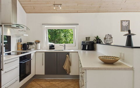 Elle: Controsoffitto, Cucina, Mobilia, Interior Design, Pavimentazione, Elettrodomestico Da Cucina, Cabinetry, Legna, Soffitto, Pavimento