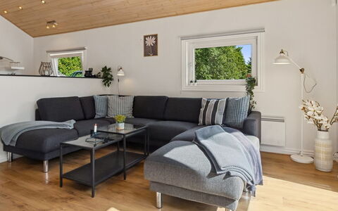 Elle: Mobilia, Divano, Interior Design, Pavimentazione, Soggiorno, Legna, Pavimento, Casa, Soffitto