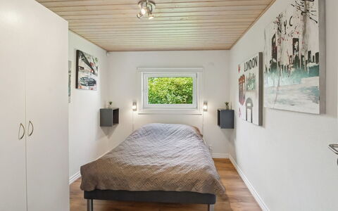 Elle: Camera Da Letto, Interior Design, Parete, Letto, Pavimentazione, Pavimento, Legna, Soffitto, Mobilia, Lenzuolo