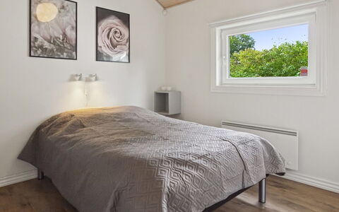 Elle: Camera Da Letto, Letto, Legna, Soffitto, Interior Design, Pavimentazione, Lenzuolo, Pavimento, Bedding, Camera