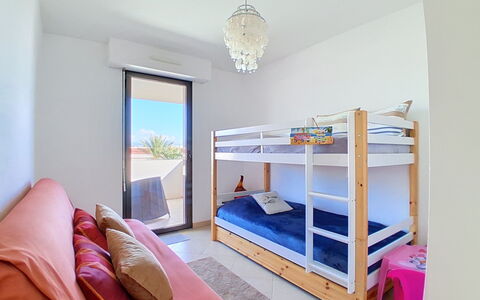 Le Royal Cap: Legna, Camera Da Letto, Interior Design, Pavimento, Letto, Pavimentazione, Appartamento, Mobilia, Camera, Casa