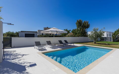 Level 4: Piscina, Materiale Composito, Shade, Calcestruzzo, Piastrella, Ricorrere, Landscaping, Design, Mobili Da Esterno, Giochi D'Acqua