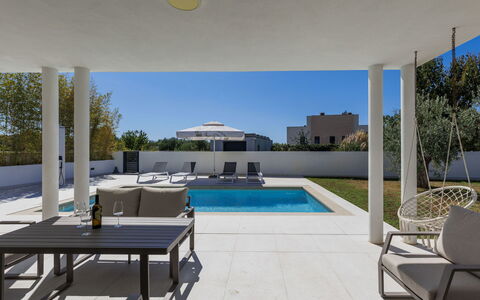 Level 4: Mobilia, Pavimentazione, Mobili Da Esterno, Pavimento, Sedia, Piscina, Materiale Composito, Shade, Ricorrere, Terrazza