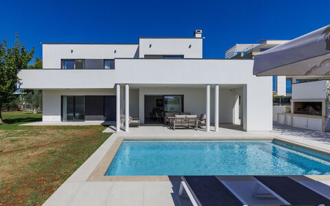 Level 4: Zona Residenziale, Casa, Piscina, Materiale Composito, Estate, Shade, Villa, Calcestruzzo, Design, Landscaping