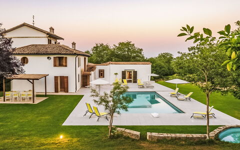 Villa Denise: Piscina, Mobili Da Esterno, Giardino, Mobilia, Ricorrere, Shade, Eco Hotel, Backyard, Tempo Libero, Sedia