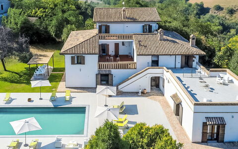 Villa Denise: Piscina, Mobili Da Esterno, Giardino, Mobilia, Ricorrere, Shade, Eco Hotel, Backyard, Tempo Libero, Sedia