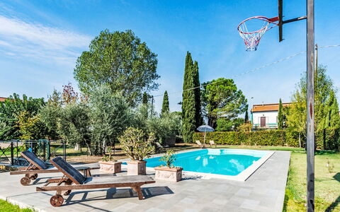 Podere degli Ulivi: Piscina, Mobili Da Esterno, Giardino, Mobilia, Ricorrere, Shade, Eco Hotel, Backyard, Tempo Libero, Sedia