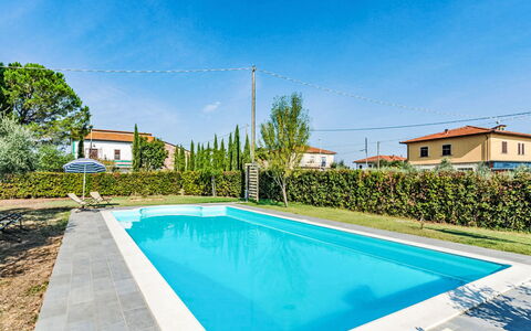 Podere degli Ulivi: Piscina, Mobili Da Esterno, Giardino, Mobilia, Ricorrere, Shade, Eco Hotel, Backyard, Tempo Libero, Sedia