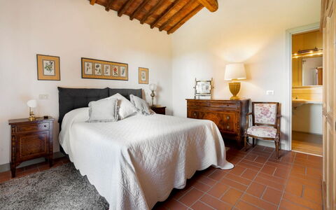 Villa Mare, Bolgheri: Mobilia, Letto, Pavimentazione, Interior Design, Camera Da Letto, Parete, Pavimento, Camera, Soffitto, Lenzuolo