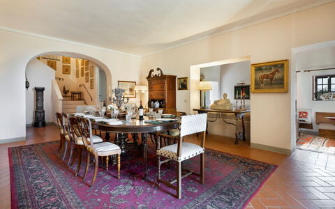 Villa Mare, Bolgheri: Mobilia, Interior Design, Pavimentazione, Parete, Pavimento, Sala Da Pranzo, Tavolo, Legna, Soffitto, Sedia