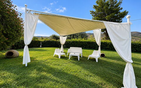 Casa Spassu: Shade, Lotto, Giardino, Baldacchino, Mobili Da Esterno, Prato, Struttura Esterna, Tempo Libero, Gazebo, Backyard