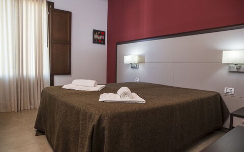 Casa Spassu: Interior Design, Pavimento, Camera Da Letto, Pavimentazione, Mobilia, Letto, Lenzuolo, Bedding, Telaio Del Letto, Camera