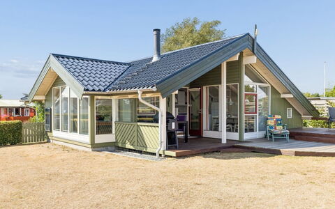 Aster - 100M from the Sea: Casa, Tetto, Villetta, Porta, Raccordo, Estate, Shade, Portico, Design, Driveway