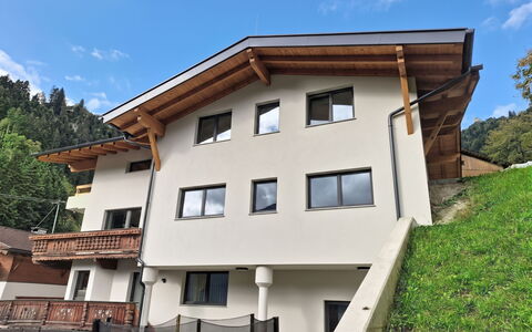 Sophia: Zona Residenziale, Casa, Appartamento, Balcone, Raccordo, Paesino Di Montagna, Le Scale