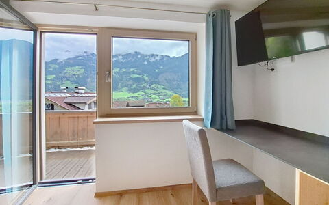 Sophia: Interior Design, Soffitto, Camera, Appartamento, Catena Montuosa, Latifoglie, Color Legno, Pavimento In Legno, Alpi, Tenda