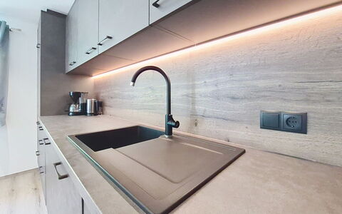 Sophia: Cucina, Controsoffitto, Legna, Pavimentazione, Interior Design, Idraulico Fixture, Lavandino Della Cucina, Lavello, Cabinetry, Rubinetto