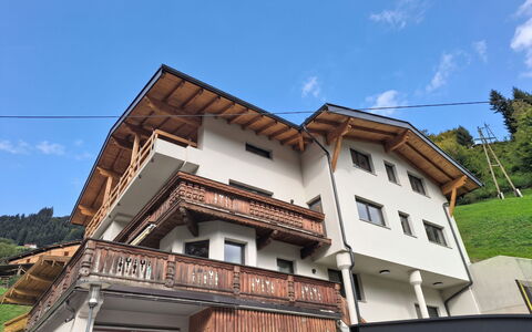 Sophia: Appartamento, Balcone, Le Scale, Corrimano, Paesino Di Montagna, Portico, Raccordo
