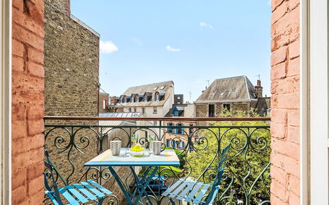 L'Emerillon: Appartamento, Porta, Sedia, Balcone, Bicicletta, Pianta Della Casa