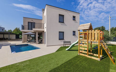 Veronica: Lotto, Giardino, Prato, Landscaping, Shade, Cortile, Erba Sintetica, Backyard, Estate, Cortile