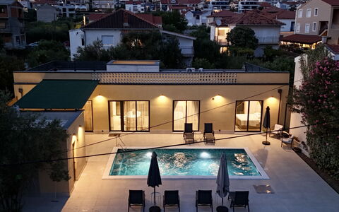 Grandpa Pouls Heritage, Heated Pool: Piscina, Ricorrere, Zona Residenziale, Materiale Composito, Mobili Da Esterno, Eco Hotel, Estate, Shade, Hacienda, Villa
