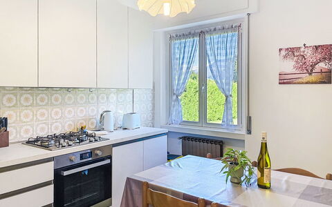 Carla: Cucina, Elettrodomestico Da Cucina, Interior Design, Apparecchio Major, Pavimentazione, Legna, Controsoffitto, Mobilia, Camera, Pavimento