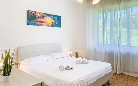 Carla: Letto, Interior Design, Mobilia, Camera Da Letto, Pavimento, Pavimentazione, Lenzuolo, Bedding, Camera, Cuscino