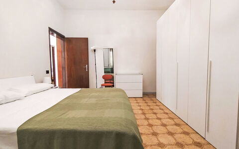 Sorella Lina: Pavimentazione, Pavimento, Mobilia, Interior Design, Legna, Camera Da Letto, Letto, Camera, Illuminazione, Lenzuolo