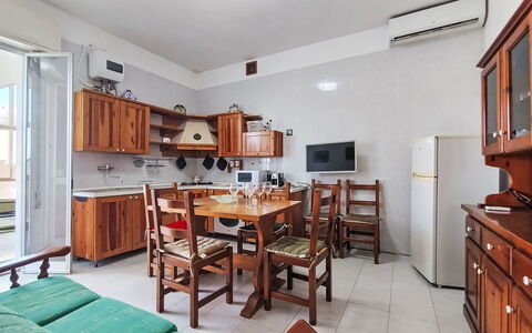Sorella Lina: Mobilia, Cabinetry, Pavimentazione, Cucina, Pavimento, Appartamento, Elettrodomestico Da Cucina, Apparecchio Major, Controsoffitto, Elettrodomestico