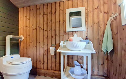 Porsmyr: Legna, Toilet Seat, Bagno, Pavimentazione, Idraulico Fixture, Interior Design, Gabinetto, Pavimento, Idraulico, Camera