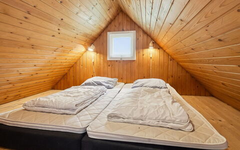 Terttu - 30Km from the Sea: Legna, Camera Da Letto, Pavimento, Pavimentazione, Letto, Soffitto, Interior Design, Casa, Pavimento In Legno, Latifoglie