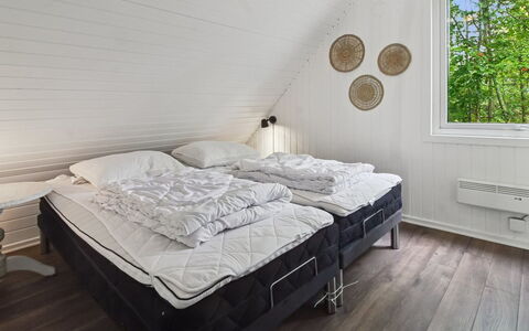 Terttu - 30Km from the Sea: Legna, Camera Da Letto, Interior Design, Pavimento, Soffitto, Mobilia, Pavimentazione, Casa, Letto, Bedding