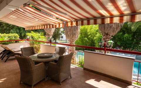 Botanica: Appartamento, Ricorrere, Piscina, Condominio, Balcone, Hotel, Eco Hotel, Villa, Pianta Della Casa