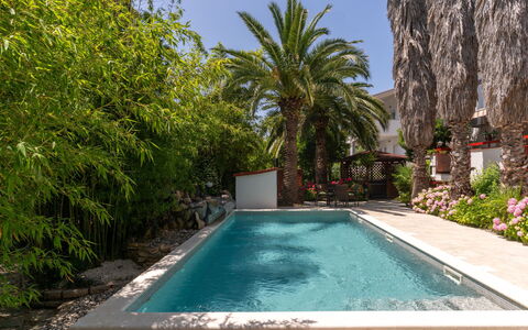 Botanica: Appartamento, Ricorrere, Piscina, Condominio, Balcone, Hotel, Eco Hotel, Villa, Pianta Della Casa