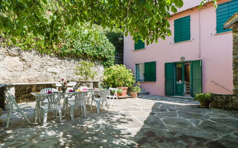 Casa Il Noce: Appartamento, Ricorrere, Piscina, Condominio, Balcone, Hotel, Eco Hotel, Villa, Pianta Della Casa