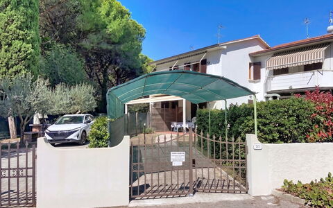 Casa dei Nonni: Appartamento, Ricorrere, Piscina, Condominio, Balcone, Hotel, Eco Hotel, Villa, Pianta Della Casa